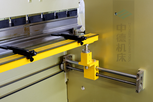 ZDP-10032高精度x軸結(jié)構(gòu)，采用滾珠絲桿，精度高無游隙，淬火高強度擋指，并有倒三角鎖卡裝置不掉落.jpg