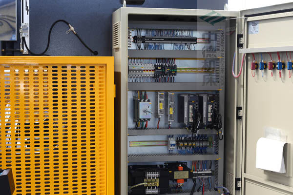 ZDPE10025-ESTUN原廠適配電氣箱總成，抗干擾能力強(qiáng)，電氣運(yùn)行穩(wěn)定.jpg