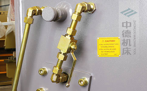 ZDS-432整機(jī)所有液壓管線均采用卡套式接頭，耐高壓，更換便捷.jpg